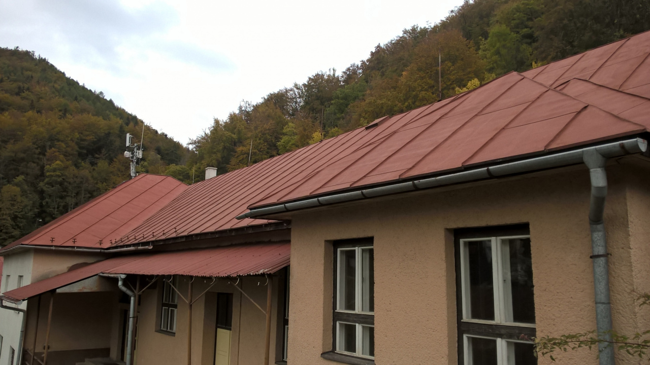 Výmena strešnej krytiny na budove ocú Výmena strešnej krytiny na budove ocú November 2016 - Dotácia MF SR 